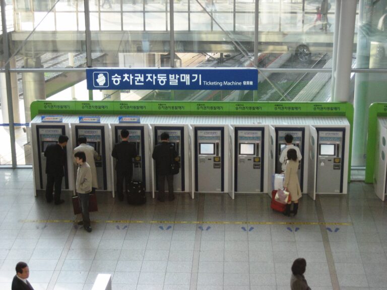 ソウル駅の乗車券自動発売機
