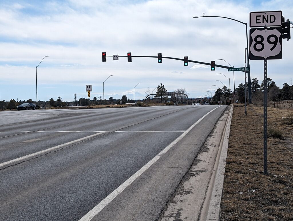 US-89の標識。この道路番号を追いかけて北へ、そして南へ。