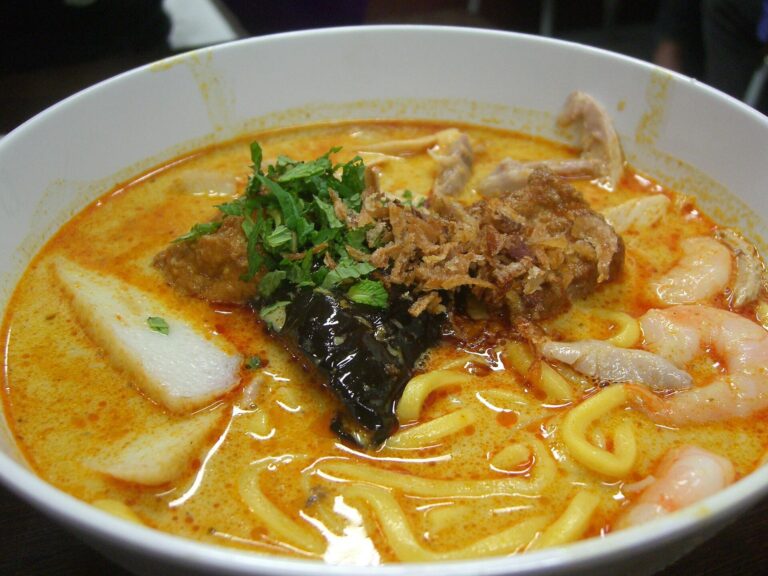 カレー味の麺のスープ