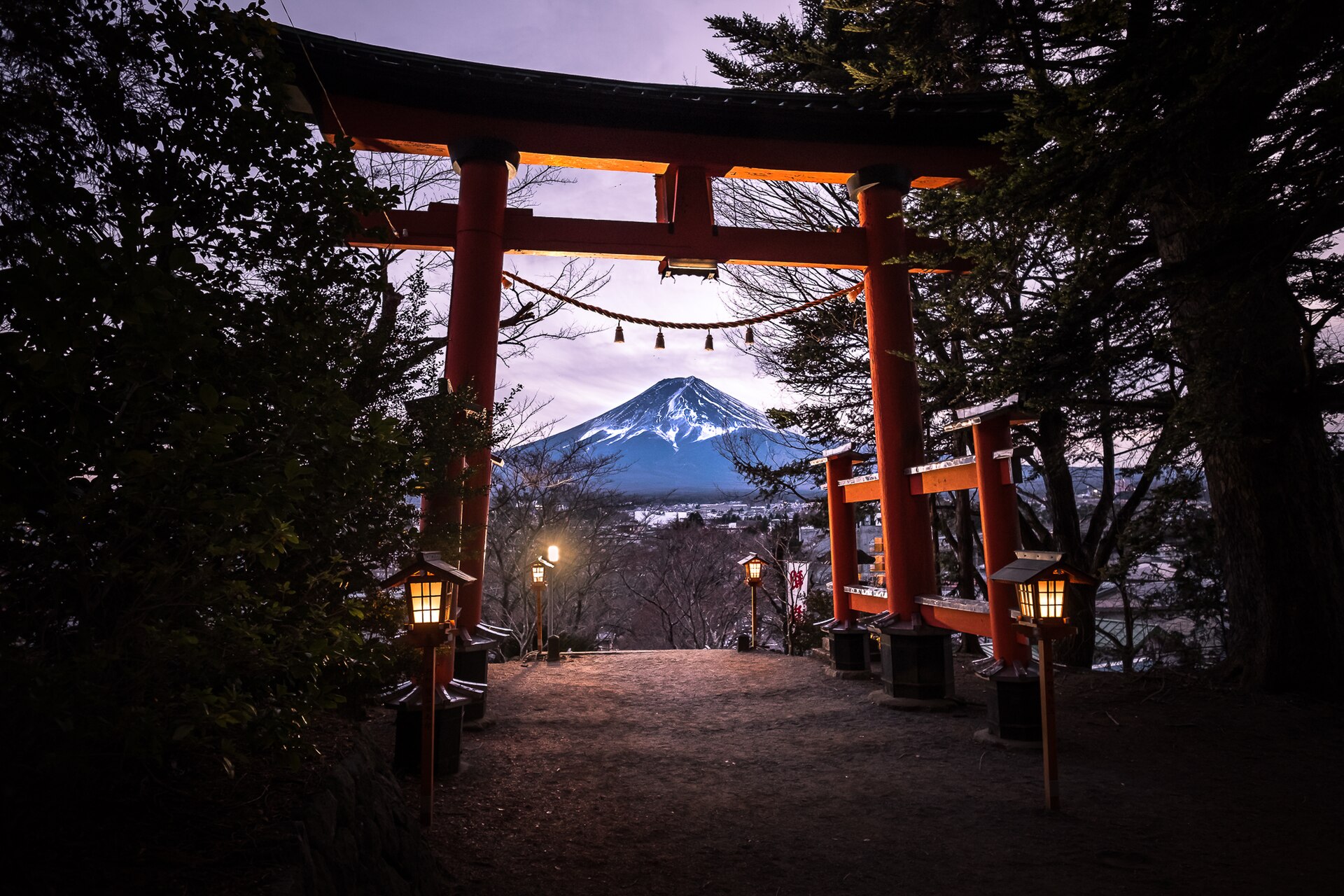夜明け前の参道