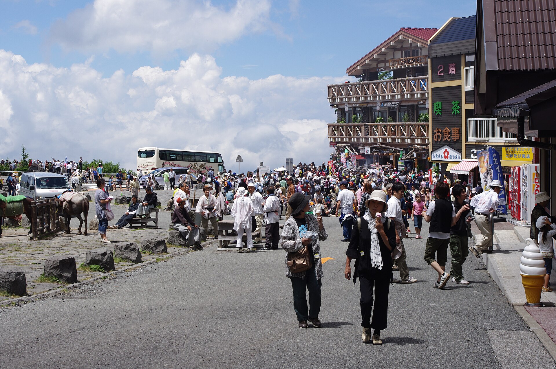 スバルライン五合目の広場
