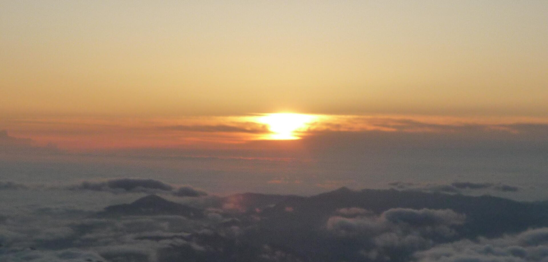 山頂付近から見るご来光