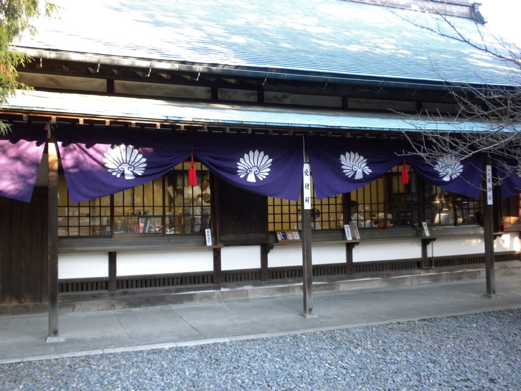 春の社殿