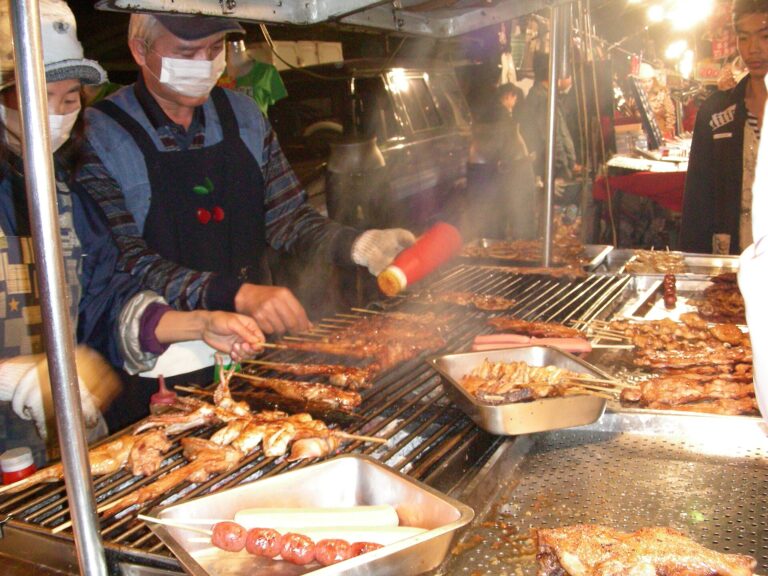 屋台の炭火焼き