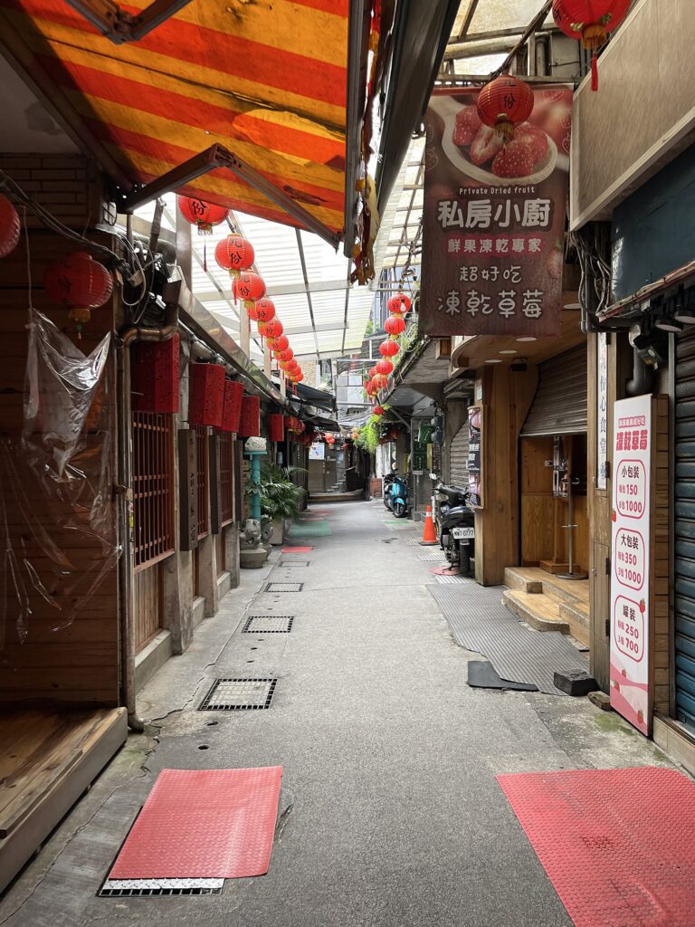 路地の商店