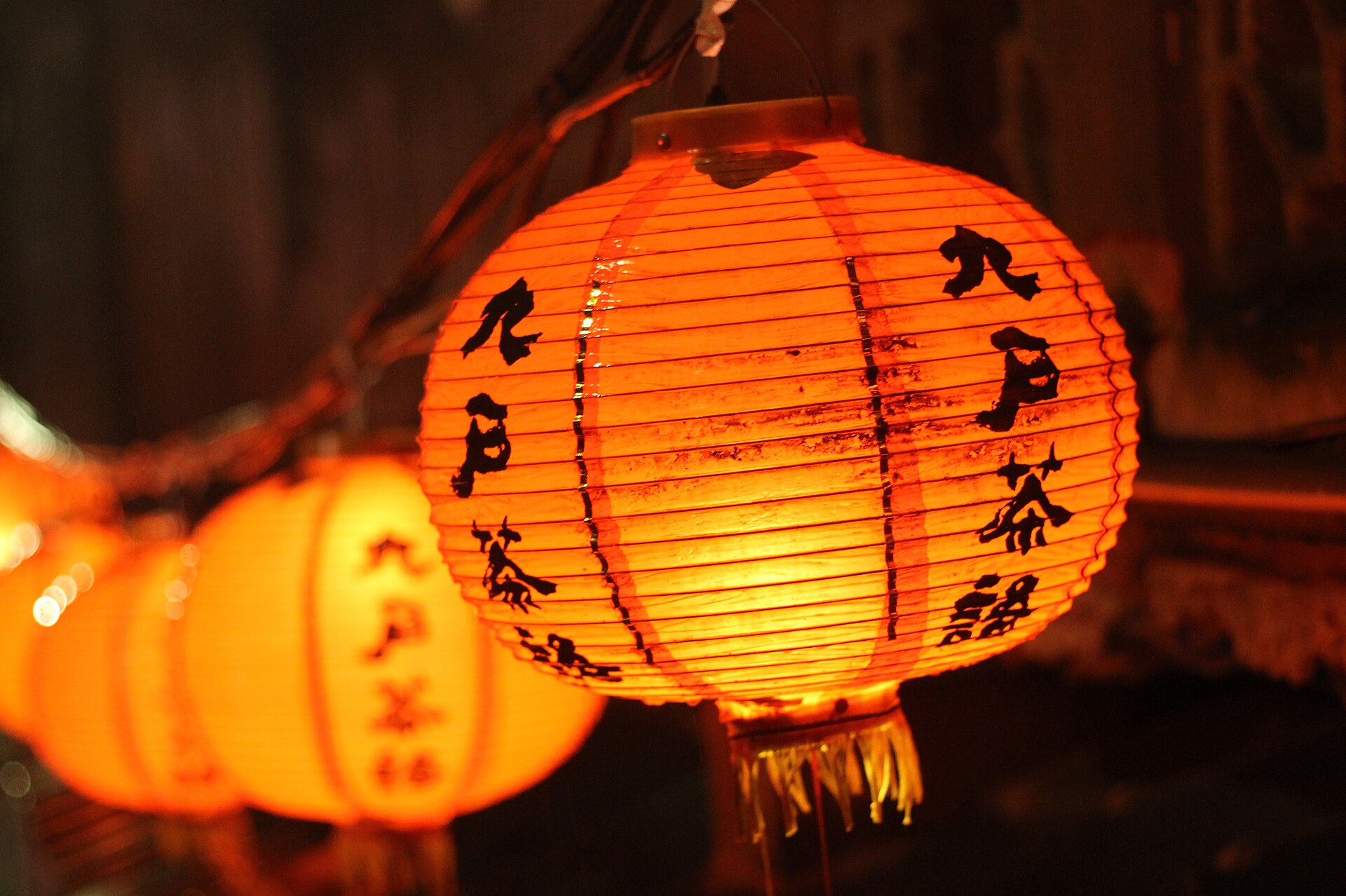 夜の九份・赤提灯が灯る階段