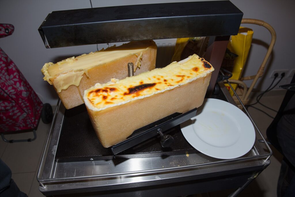 ラクレットを削る