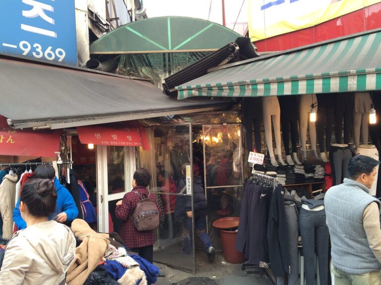 南大門カルグクス横丁の店内・混雑