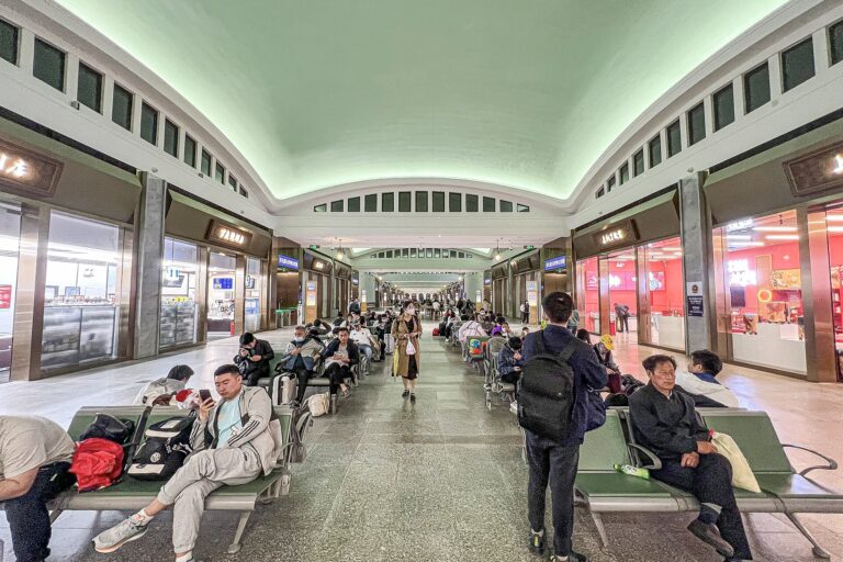 北京駅の待合室