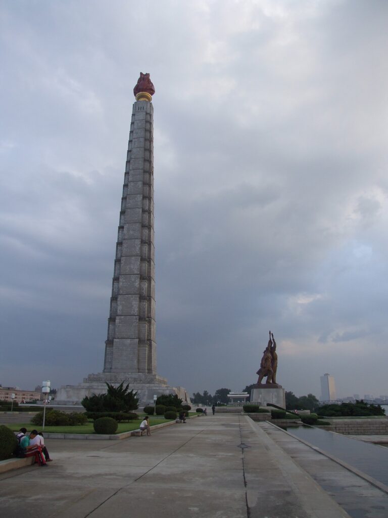 主体思想塔の全景