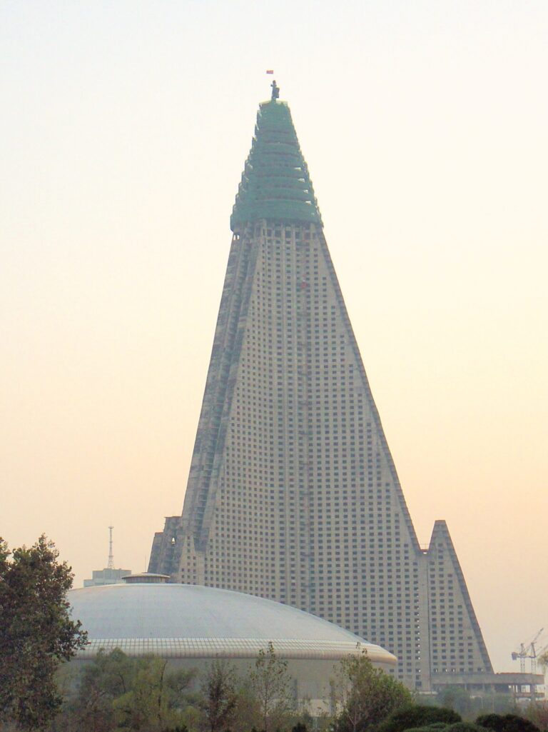 夕暮れの柳京ホテル