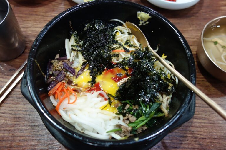 海苔をたっぷり乗せたビビンバ