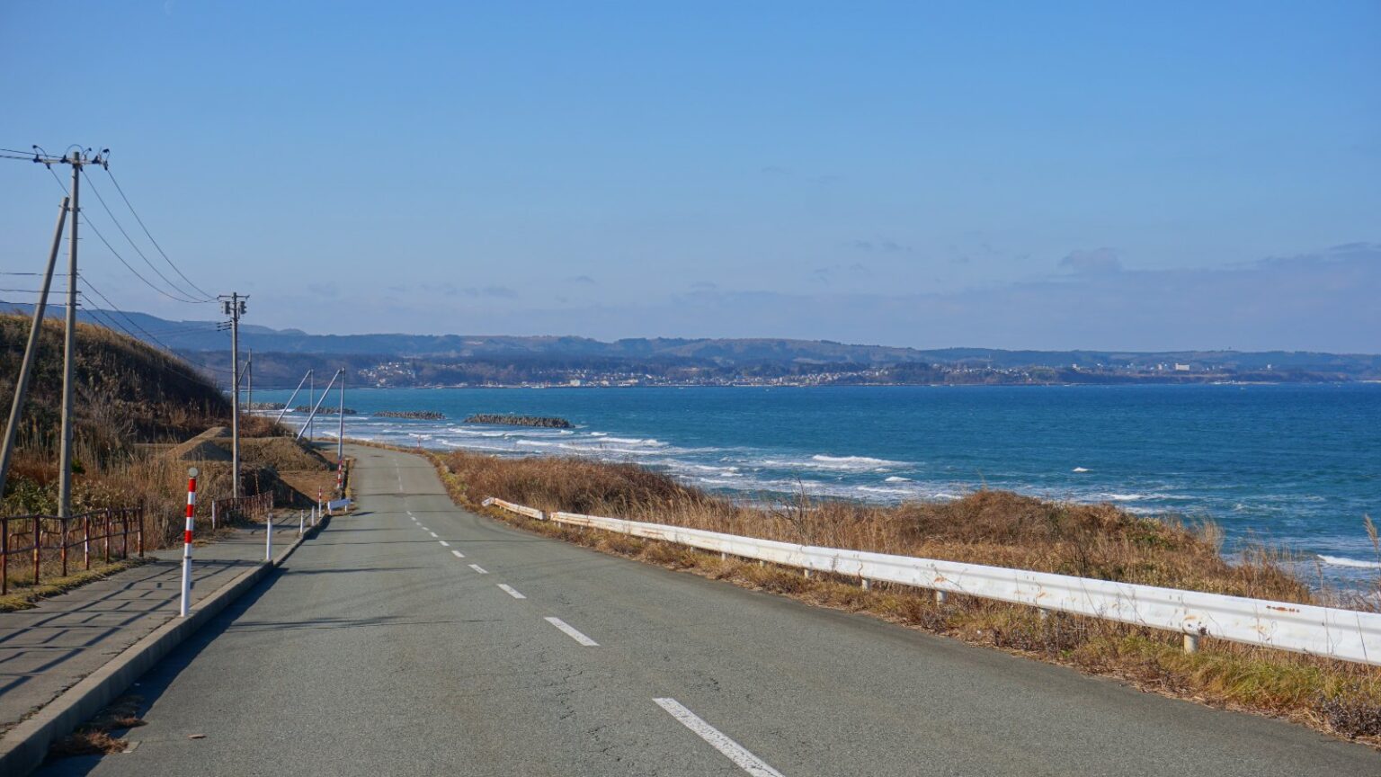 男鹿半島の北東側の海岸。男鹿市中浜付近から北浦方面を望む
