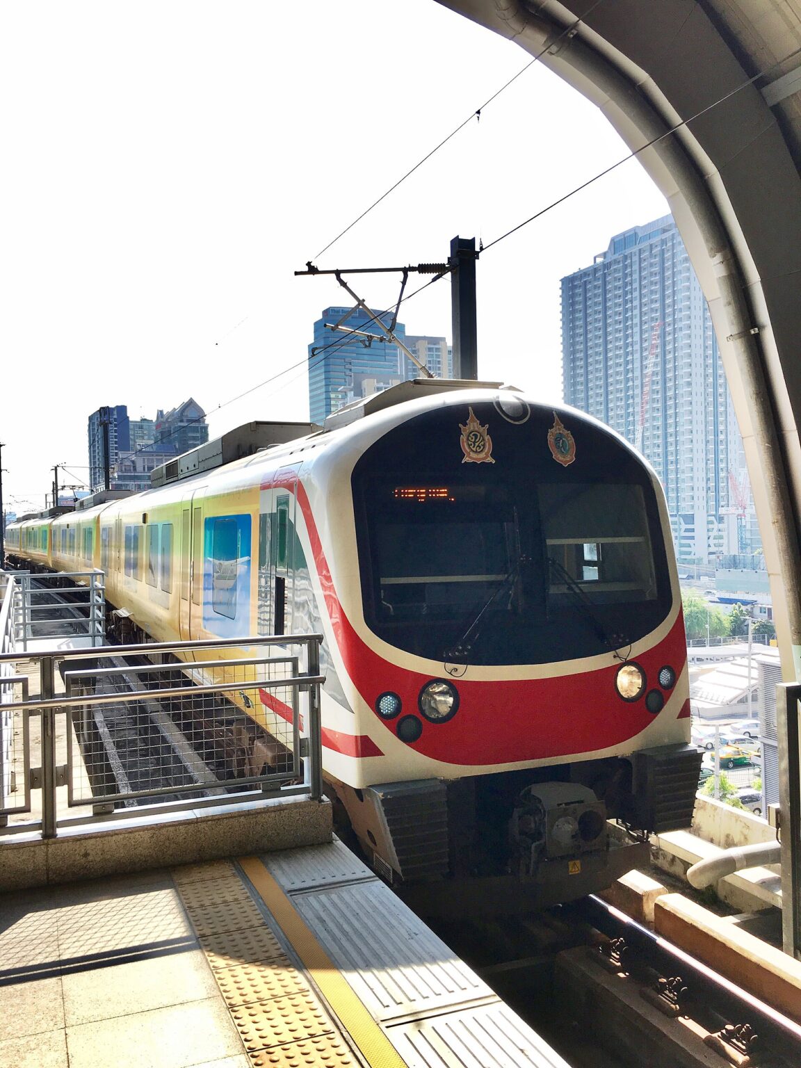 高架を走る列車