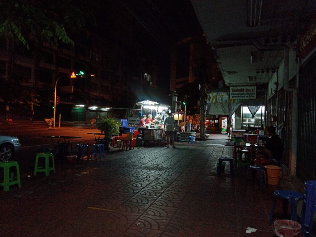 夜の屋台通り