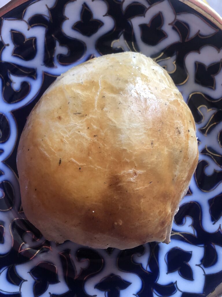 丸くふくらんだパン