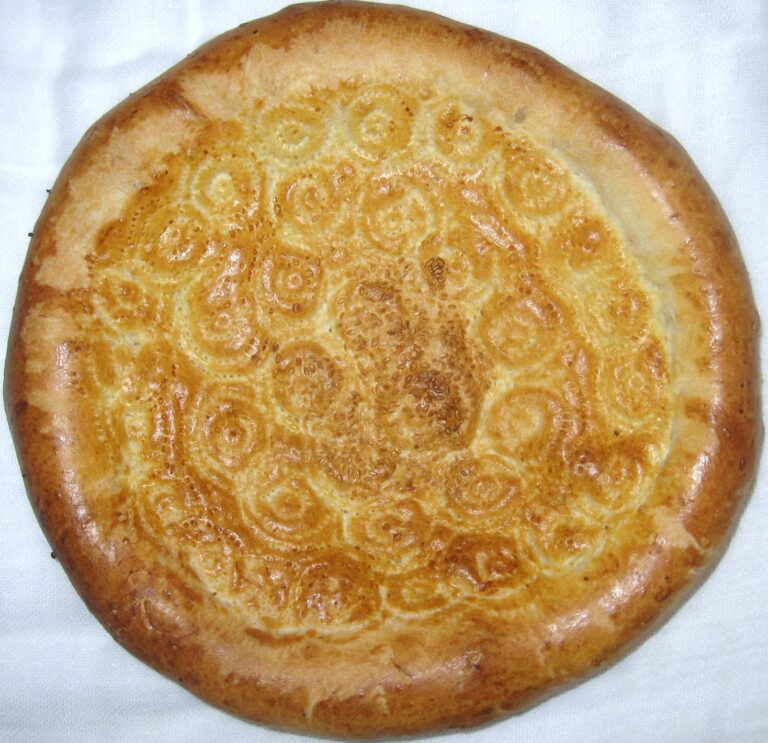 模様の押された丸いパン