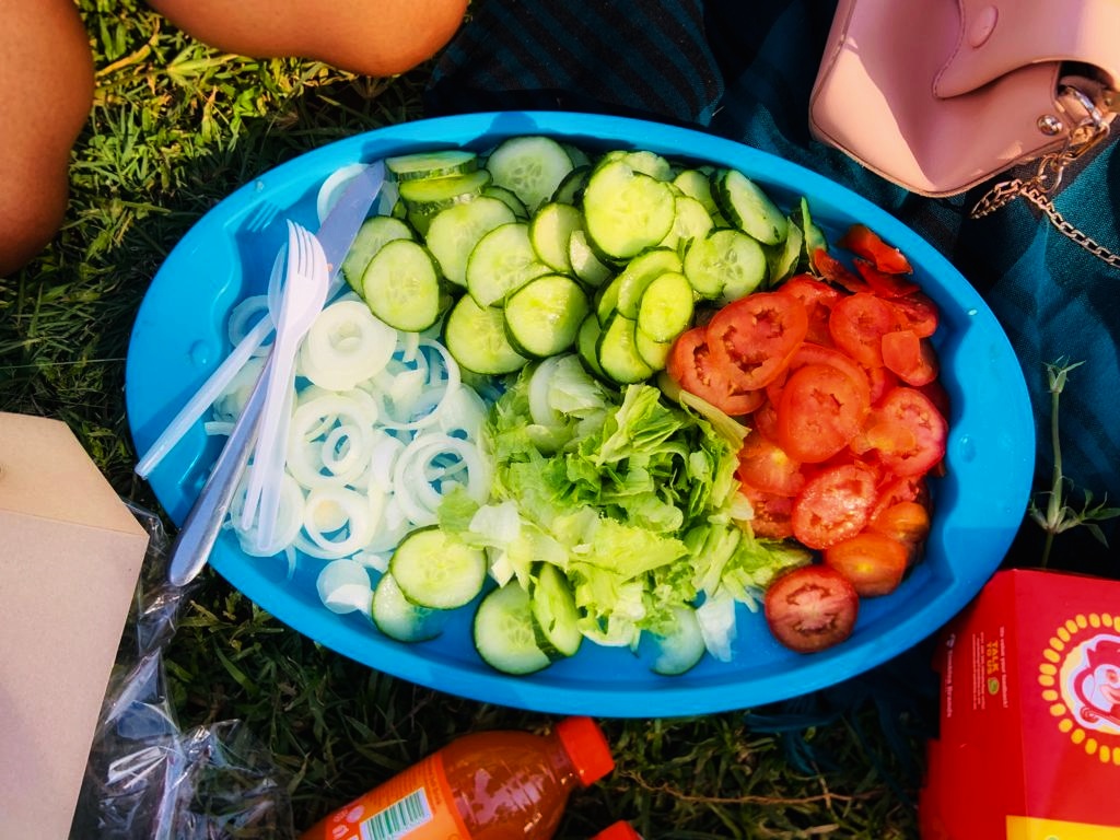 野菜のサラダの皿