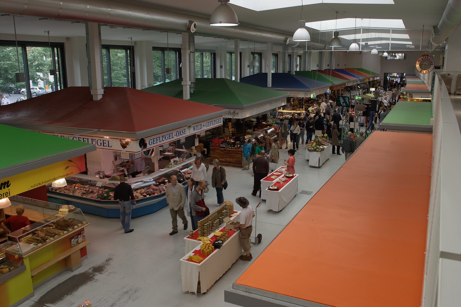 マルハイネケ市場の売り場