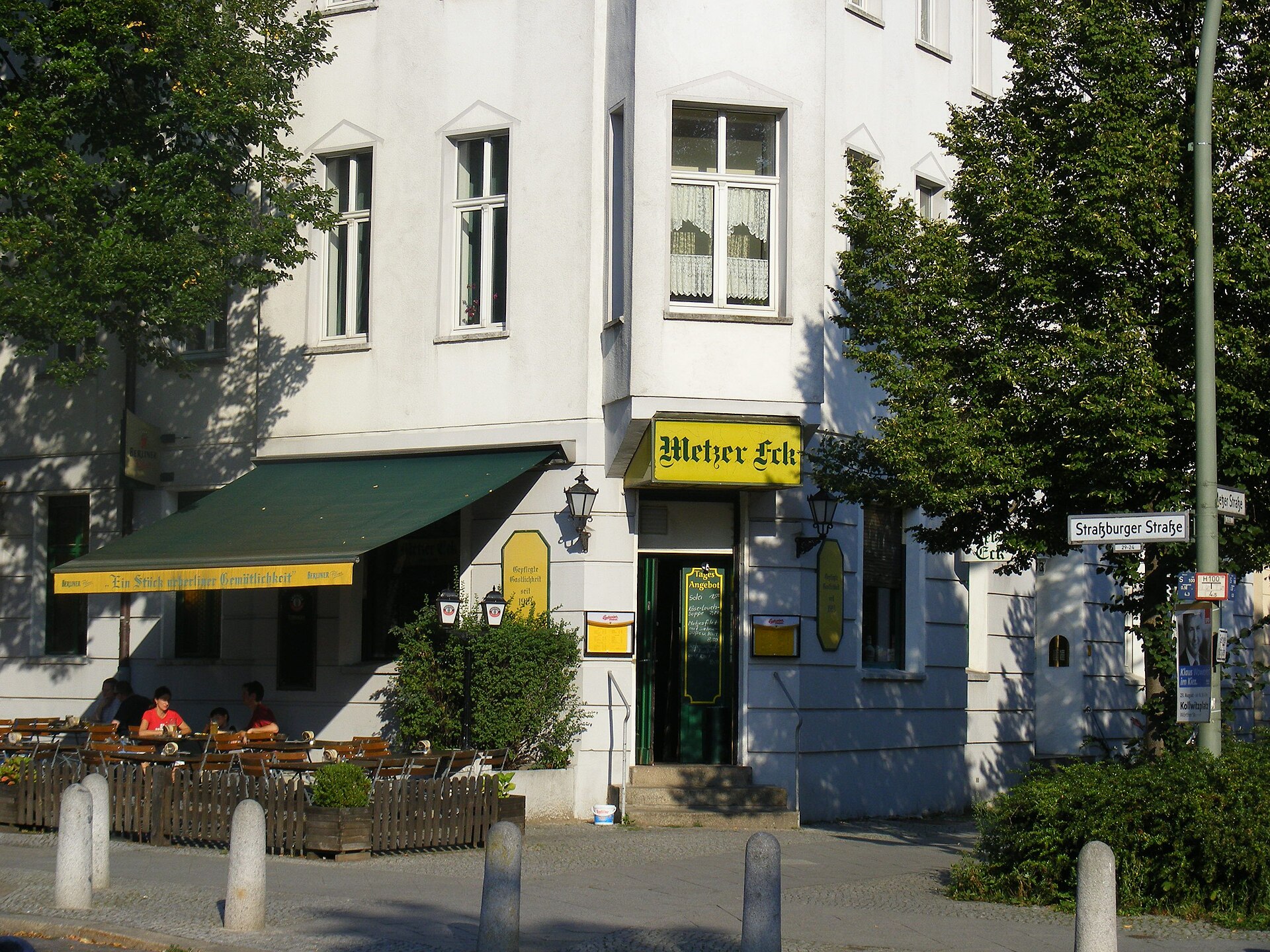 地区の酒場Metzer Eckの店先（別の店）