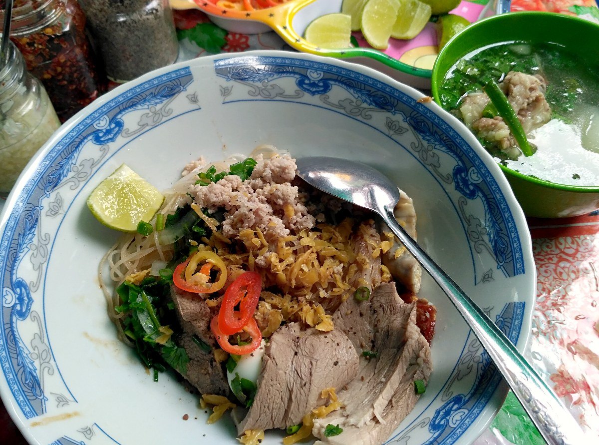 Thái Bình市場のhủ tiếu Nam Vang khô（汁なし）