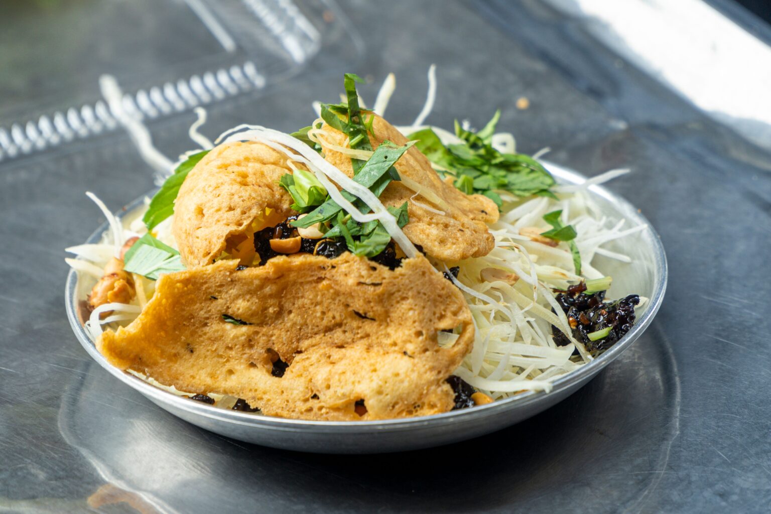 細切りライスペーパーの和え物（bánh tráng trộn系）