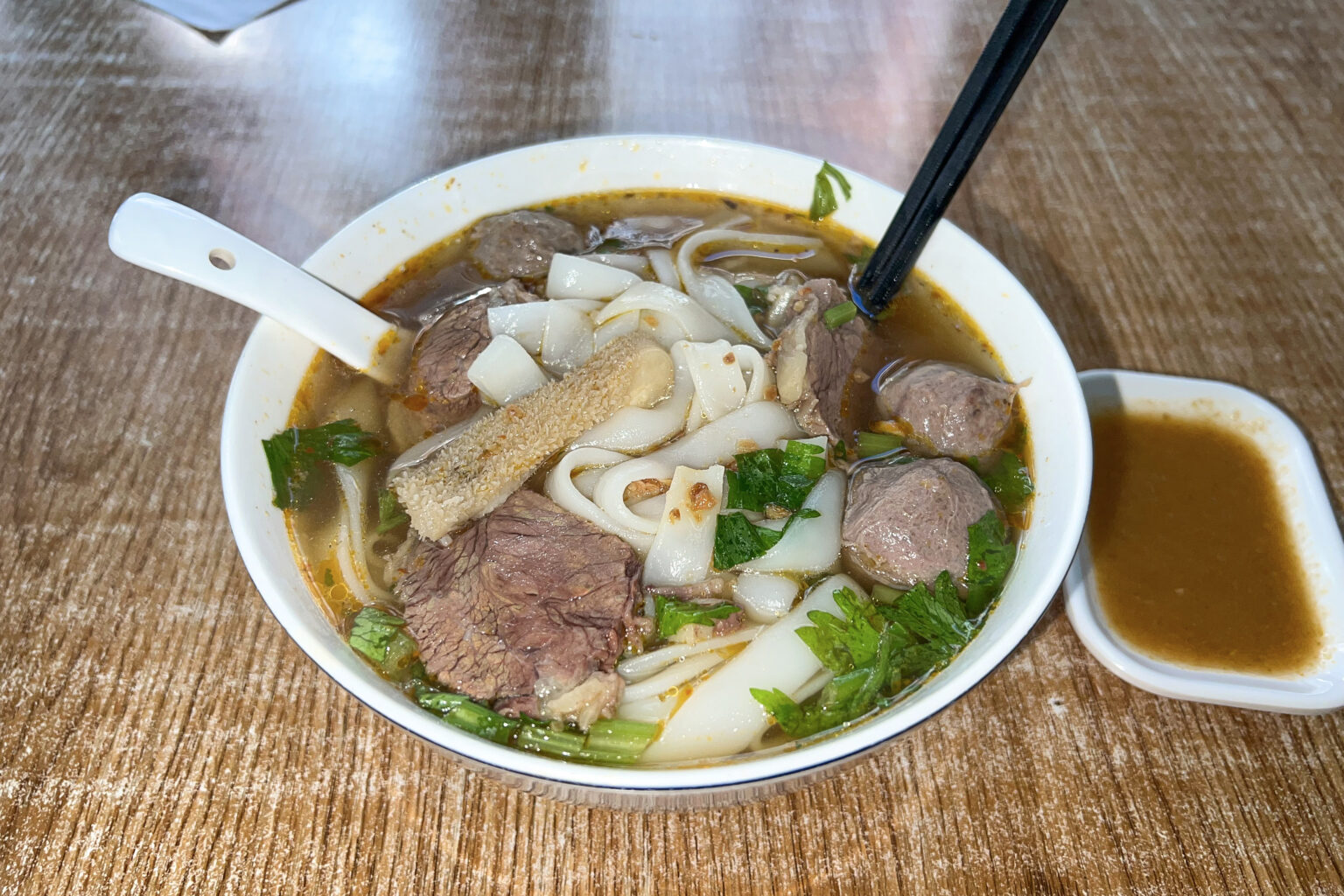hủ tiếu bò viên（牛肉団子の麺。潮州式）