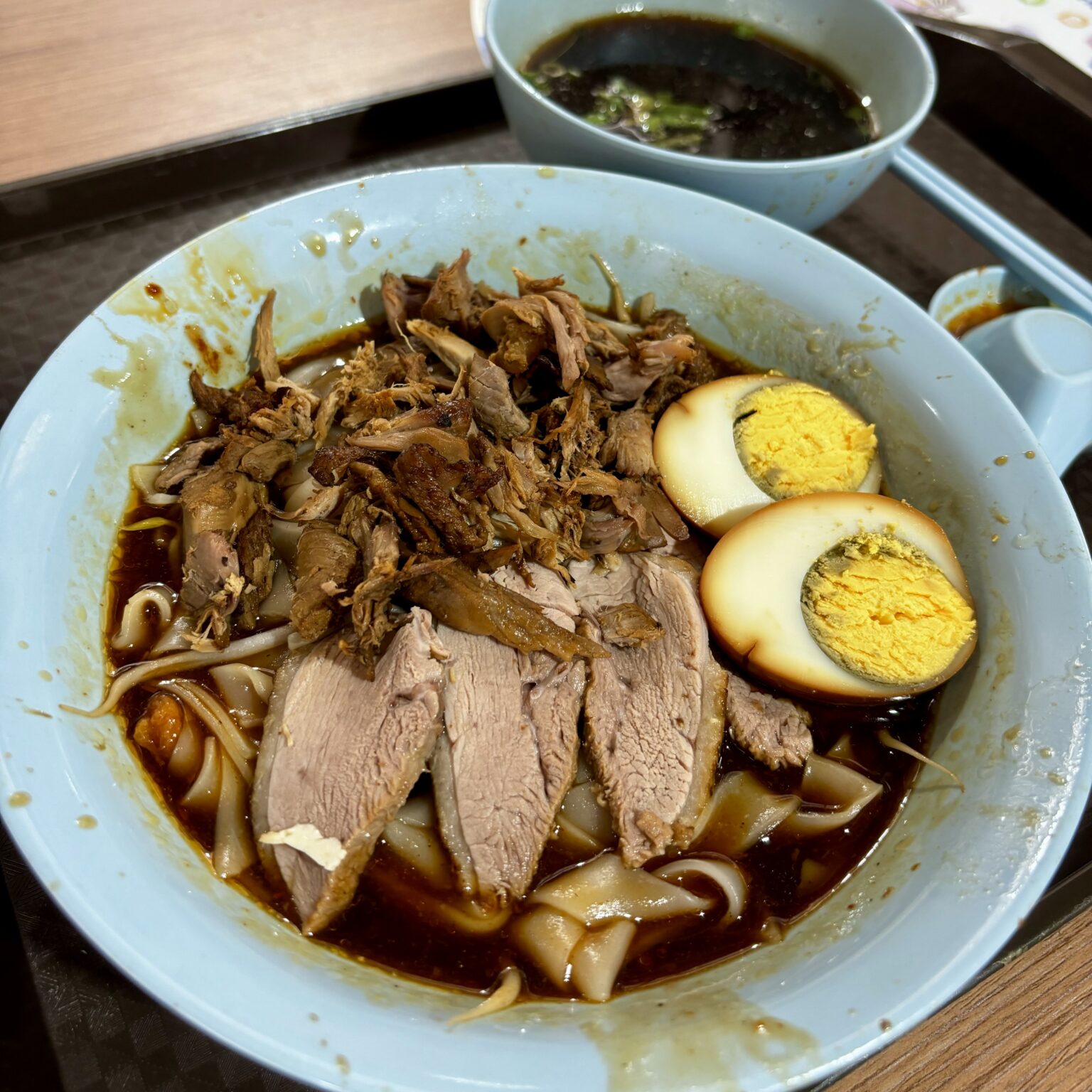 mì vịt tiềm（薬膳鴨の麺）