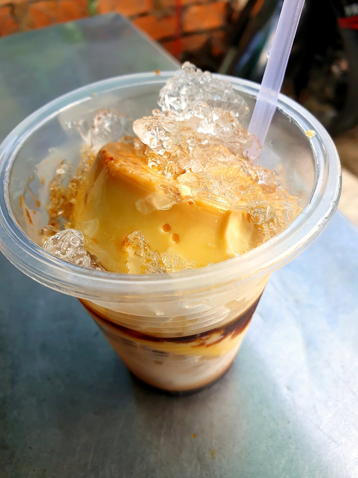 bánh flan（プリン）にコーヒーと氷