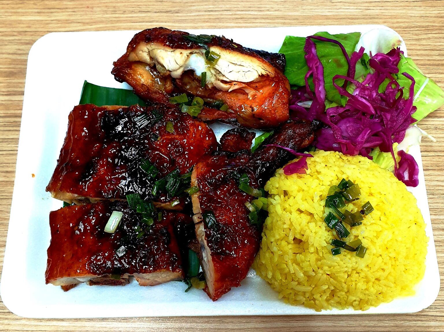 cơm đùi gà nướng mật ong（蜂蜜漬け鶏もも焼きと黄色いご飯）