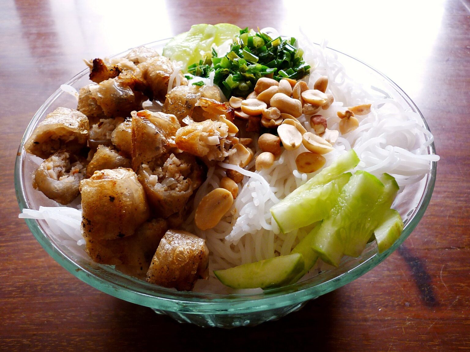 bún chả giò（揚げ春巻きをのせた和え麺）（2011年）