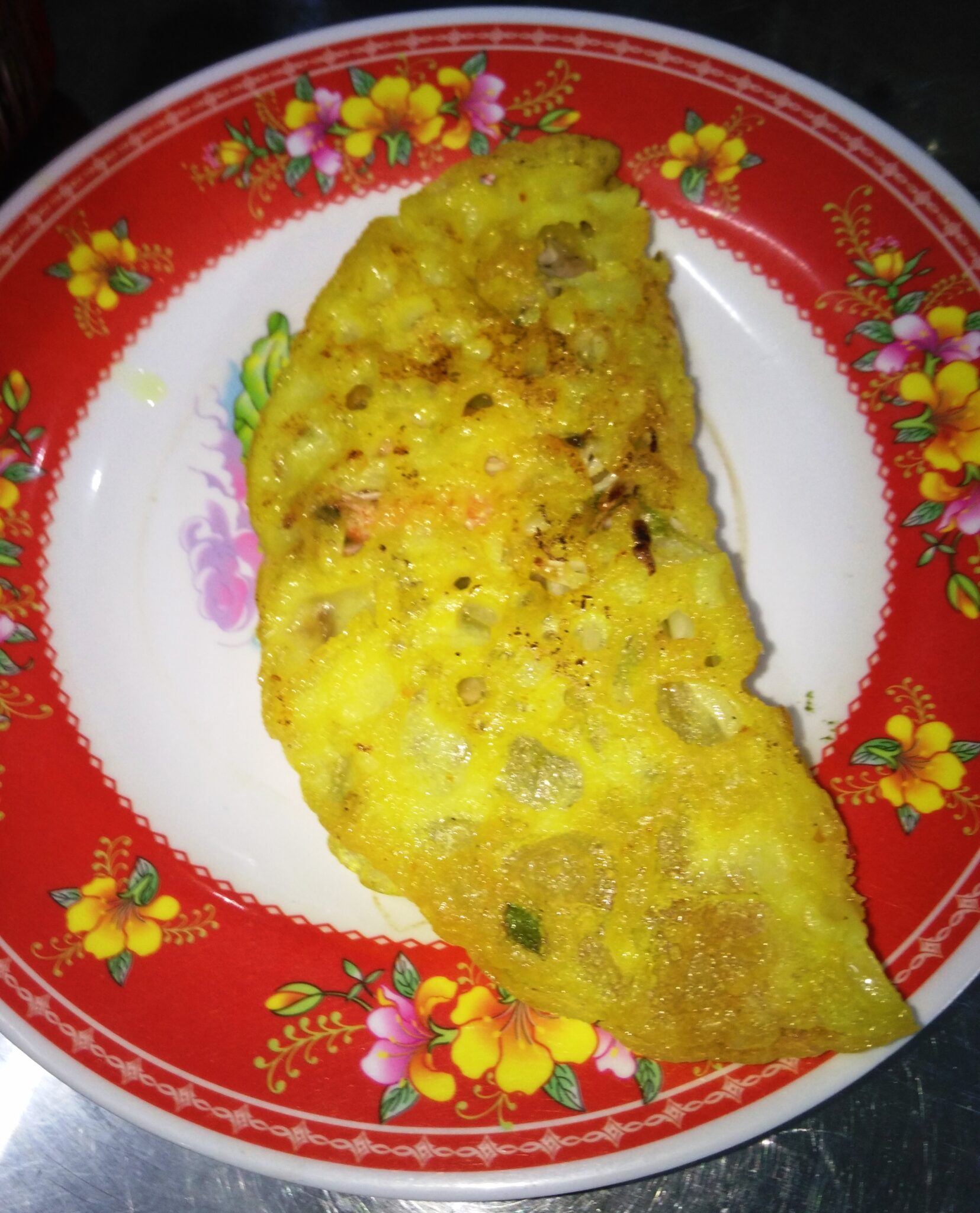 bánh xèo（黄色い米粉クレープ）の皿