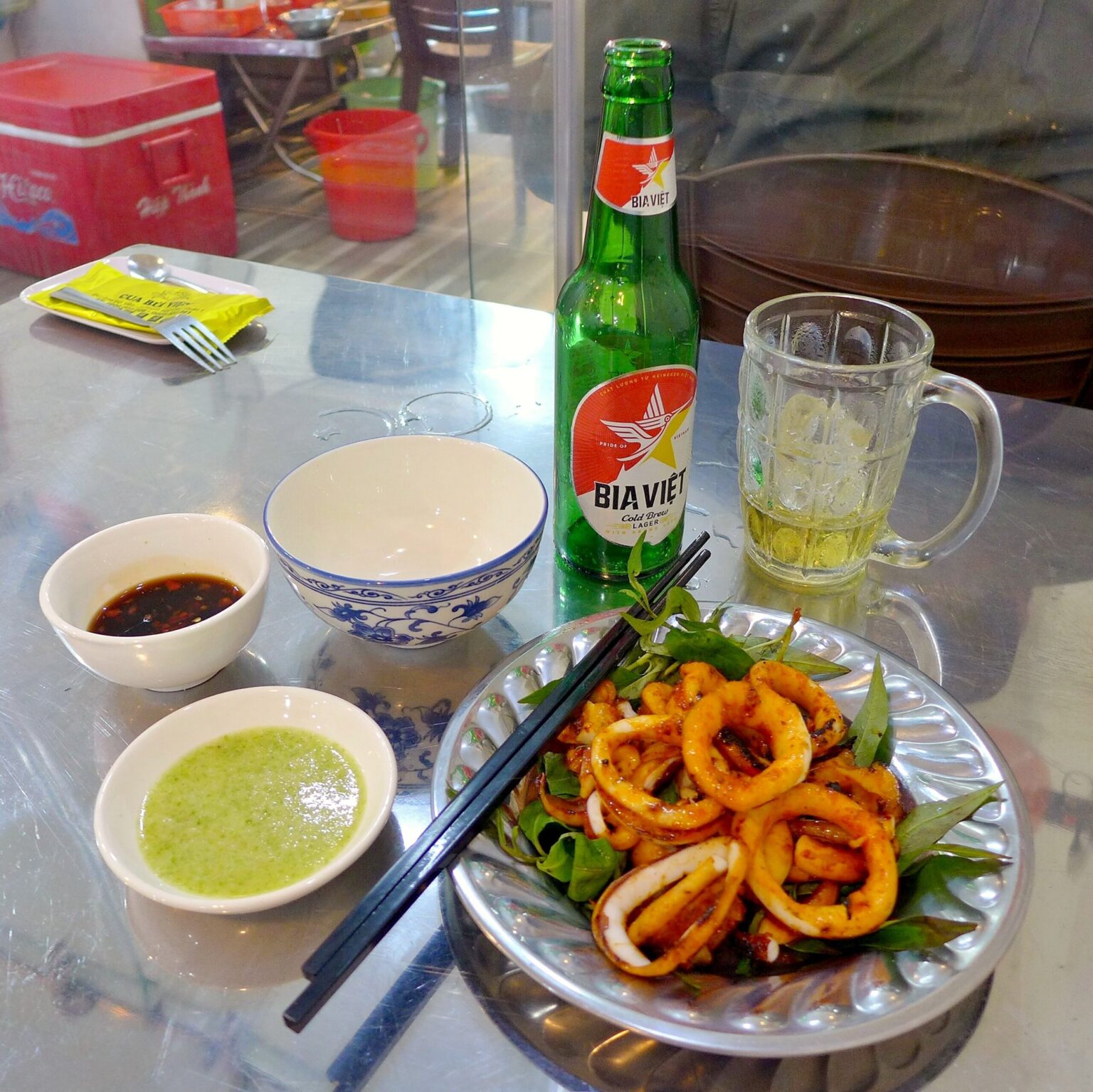 mực chiên（イカの揚げ物）とBia Việt