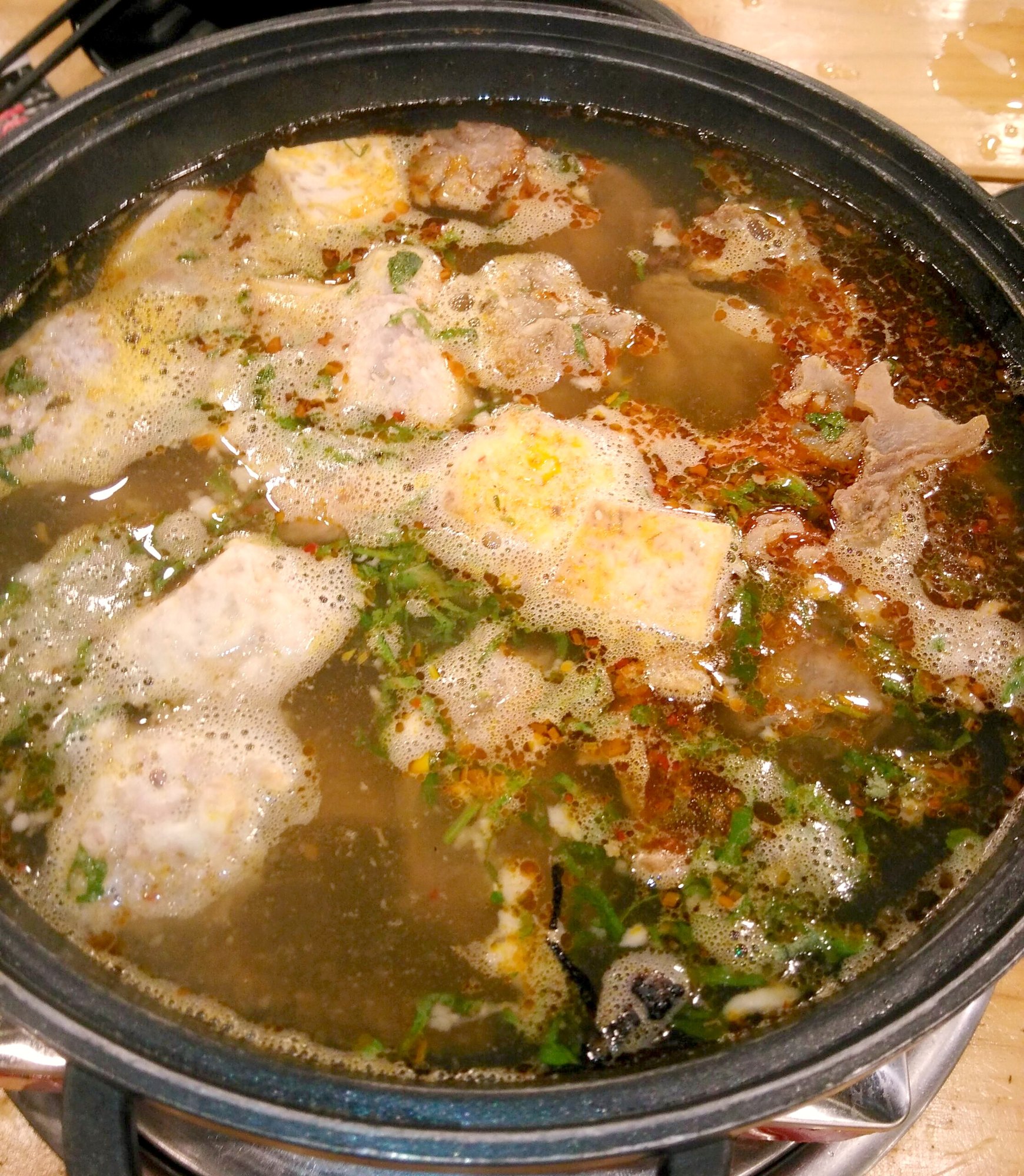 lẩu bò。牛肉と牛すじを煮込んだ鍋（2018年）