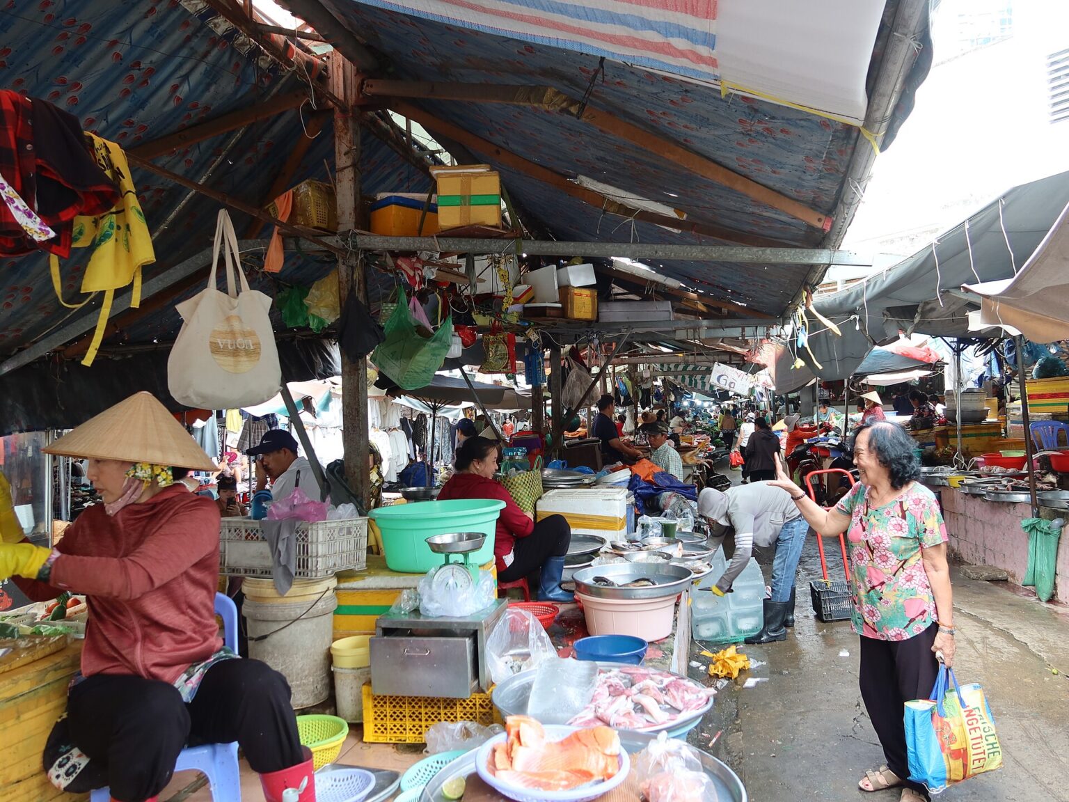 Thái Bình市場の売り場（2025年）