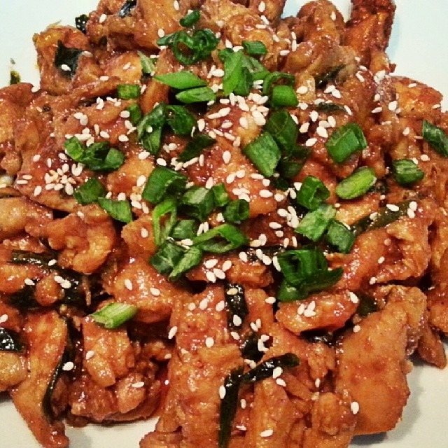 鶏肉を使うタク・プルコギの型。