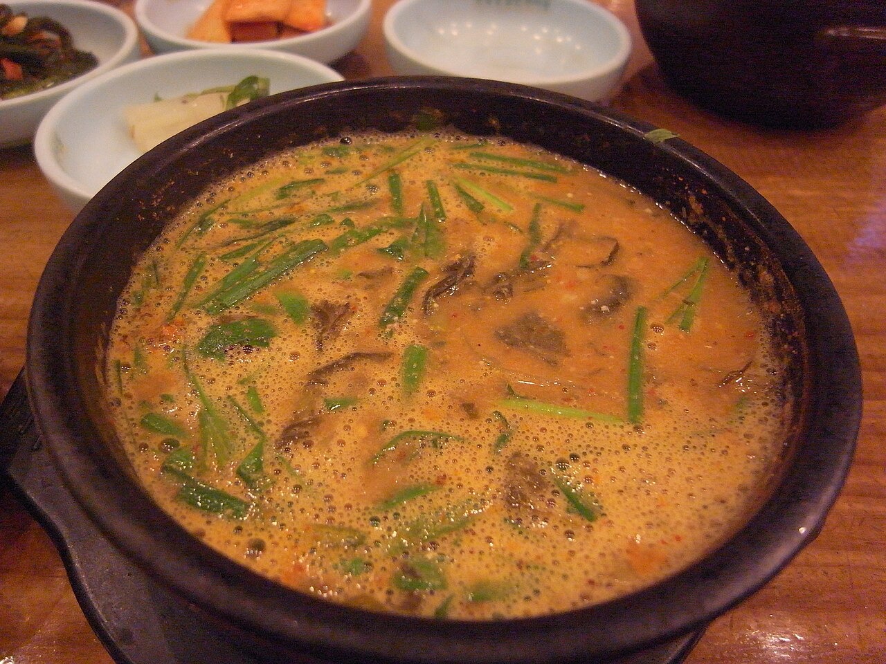 飯と合わせるチュオタン。