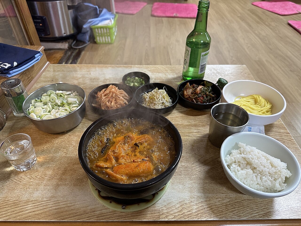 湧金屋で出された料理と小皿。