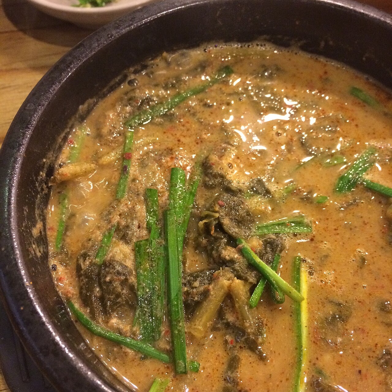 ドジョウの汁と野菜。
