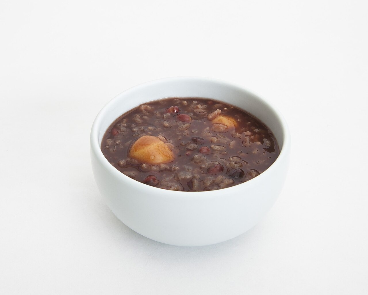 小豆の粥に白い団子を合わせたパッチュク。