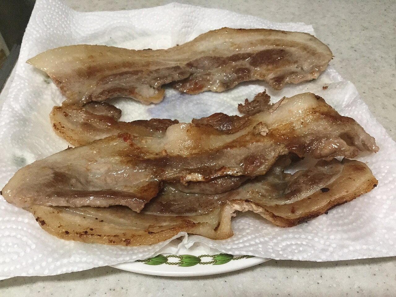 こんがり焼いた豚バラ肉。