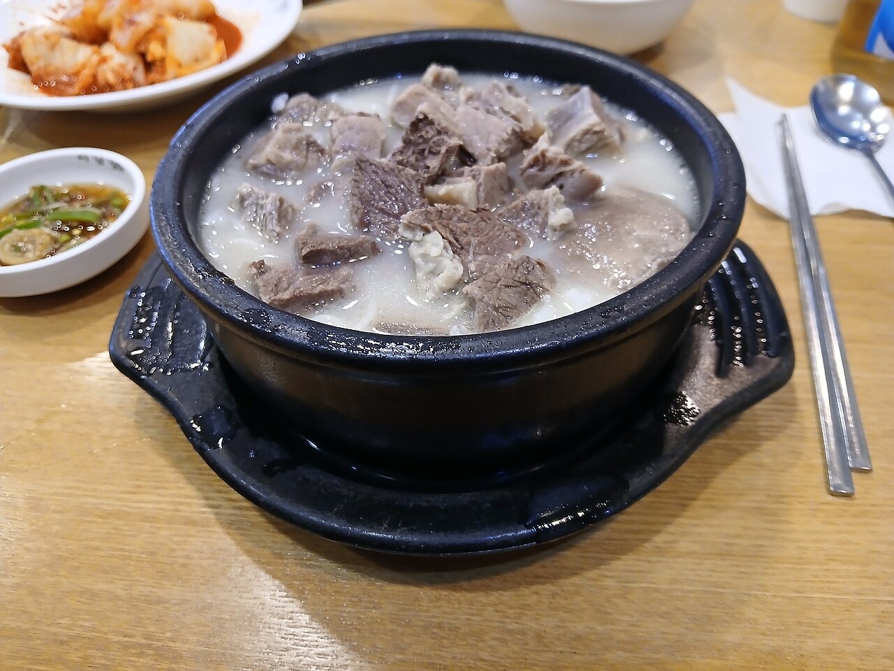 牛肉を多く盛ったソルロンタン。