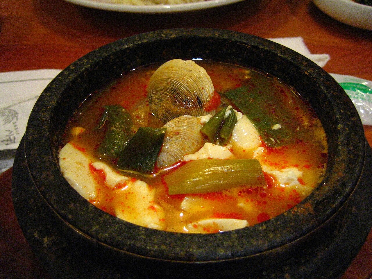 貝と、形の崩れやすいやわらかい豆腐。