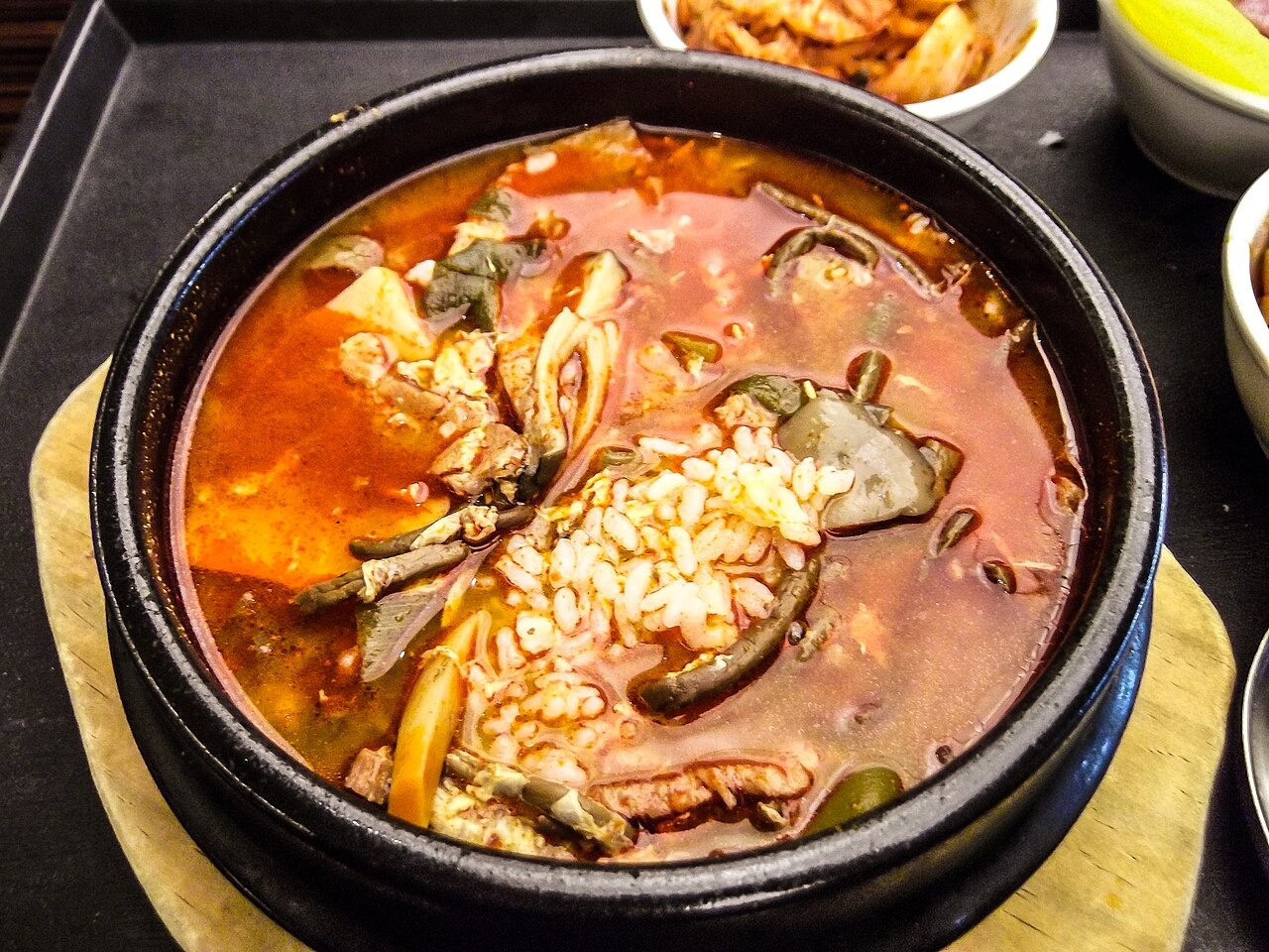 飯を汁に合わせたユッケジャン。