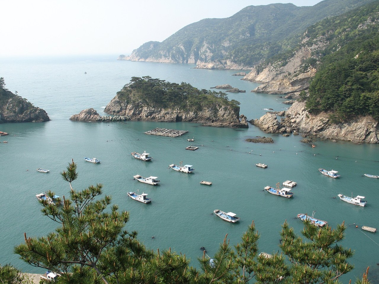 黒山島の港。