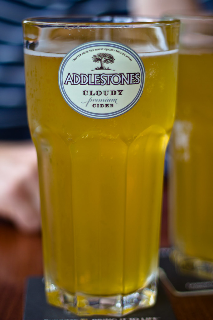 Addlestones の濁りサイダーのグラス