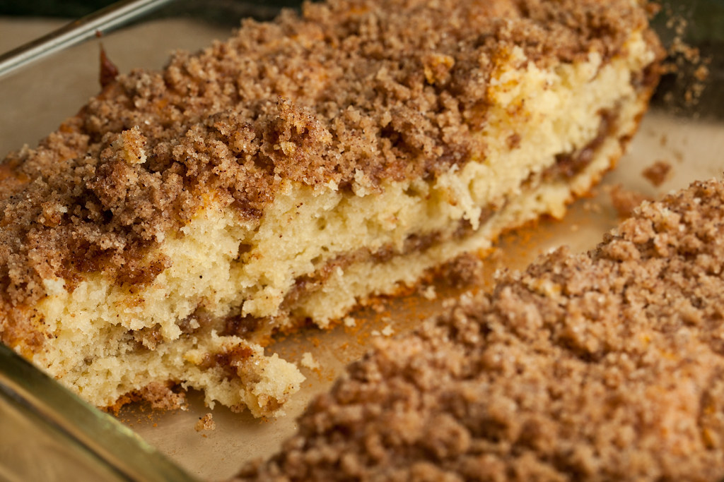 ほろほろのクラムを厚くのせたクラム・コーヒーケーキの断面