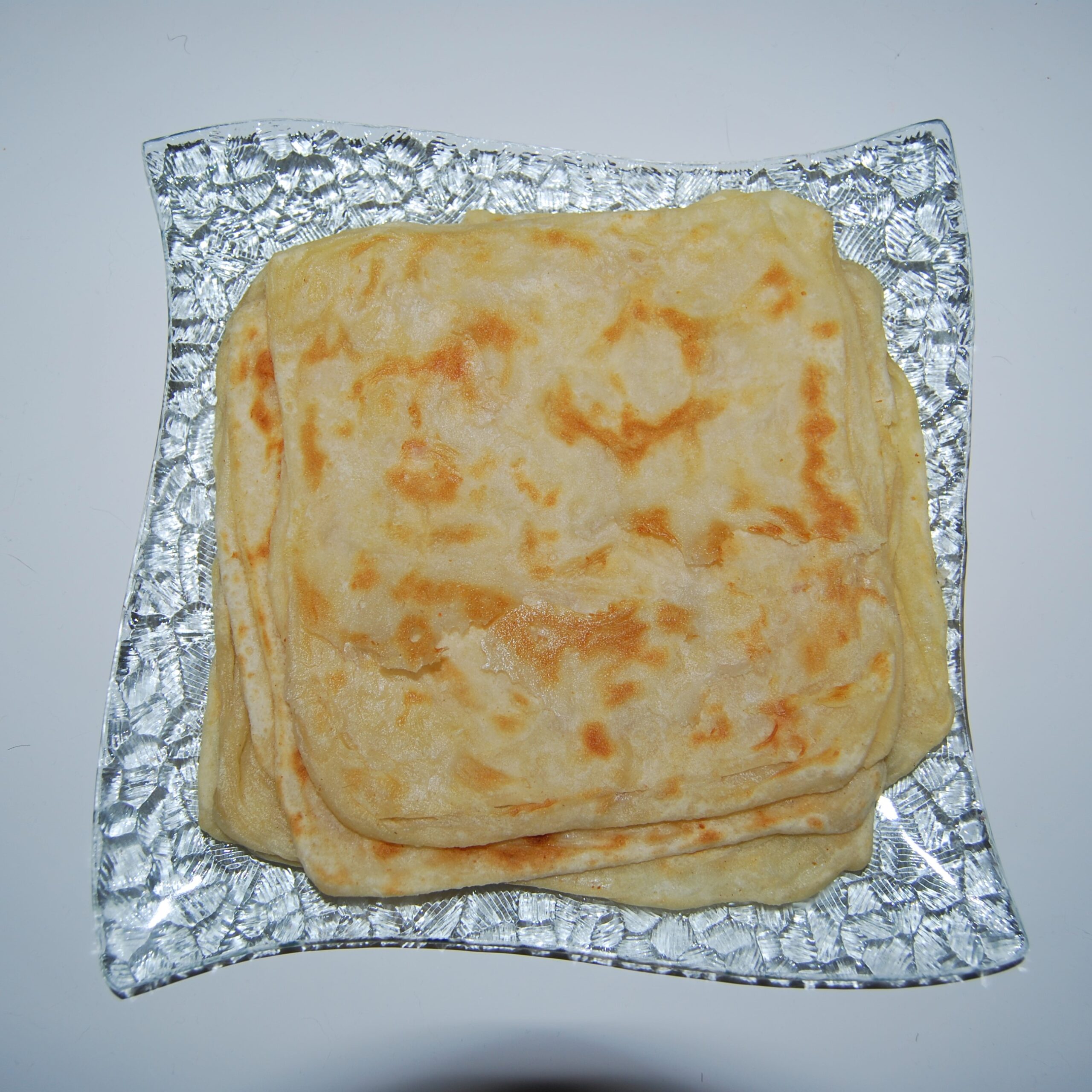 皿に重ねた四角いムセメン