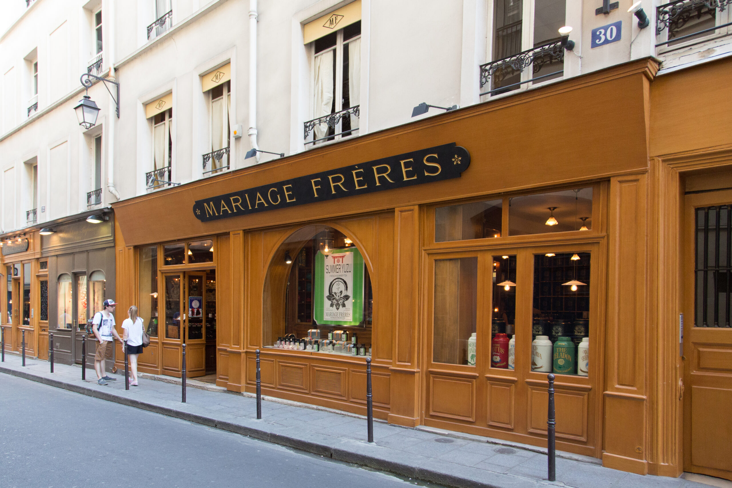 ブール・ティブール通りのマリアージュ・フレール本店の店先