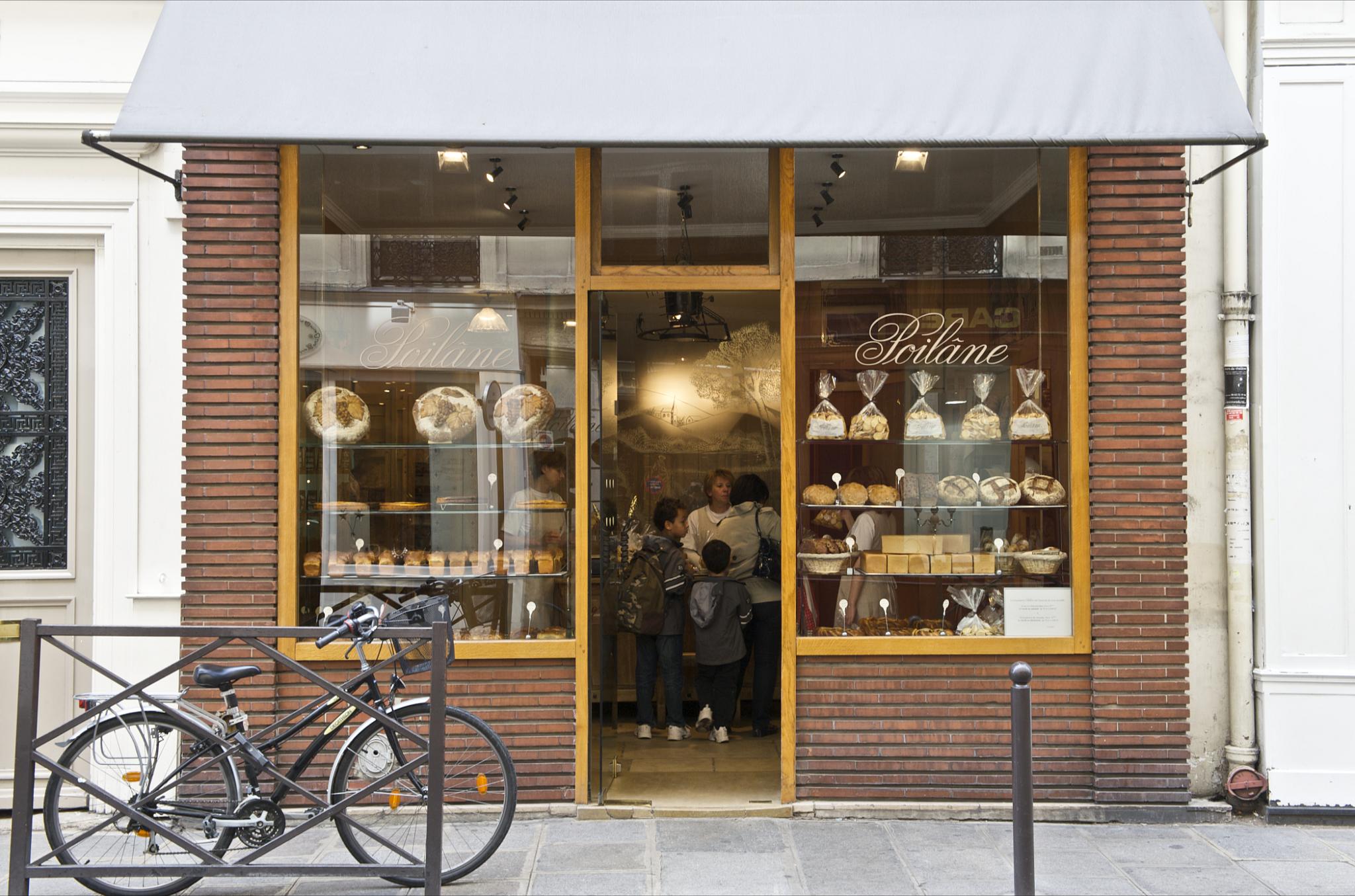 シェルシュ・ミディ通り8番地の Poilâne 本店の店先